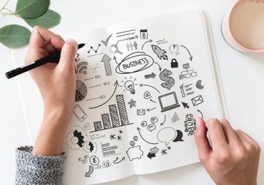 NÊN THIẾT KẾ WEBSITE BẰNG CODE TAY HAY DÙNG CMS